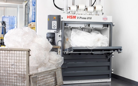 HSM_V-Press818-825_Fuellklappe